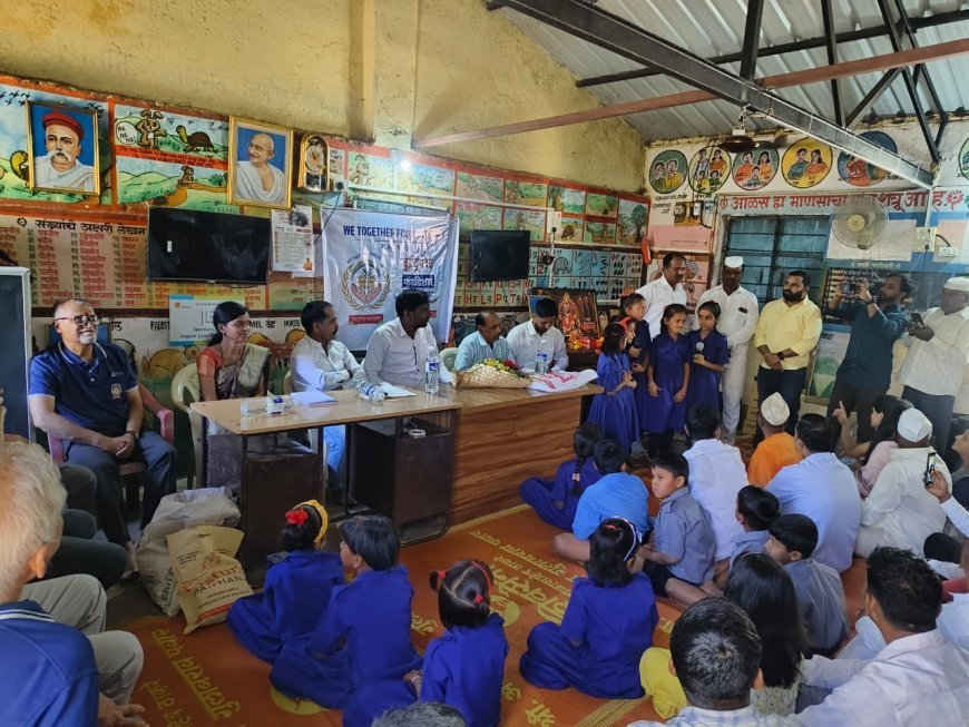 खेड तालुक्यात वूई टुगेदर फाउंडेशनवतीने आदर्श शिक्षक पुरस्कार प्रदान