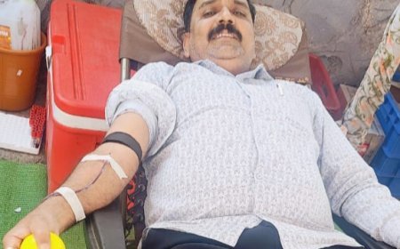 शासकीय अधिकारी यांचे तब्बल ३९ वेळा रक्तदान करून केला विक्रम