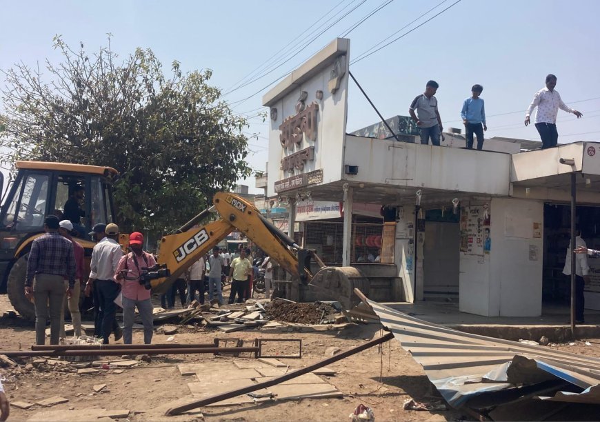 महामार्ग वाहतूक कोंडीमुक्त करण्यासाठी सरसकट अतिक्रमणे जमीनदोस्त
