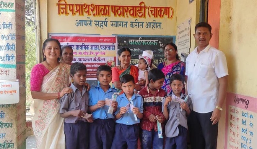 पठारवाडीत बॅग हरवली,माणूसकी सापडली ! विद्यार्थ्यांना रस्त्यावर सापडलेली पैशांची बॅग केली परत