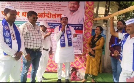 नाणेकरवाडी येथील बौध्द कुटुंबीयाच्या वतन जमिनी लाटल्या; स्वाभिमानी रिपब्लिकन महासभेचे जाहीर धरणे आंदोलन