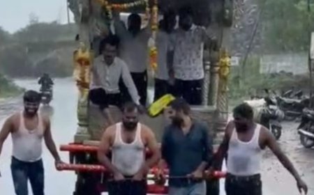 मुसळधार पावसात माऊलींच्या रथाची सराव चाचणी; पावसात रथ ओढण्याचा भाविकांमध्ये उत्साह