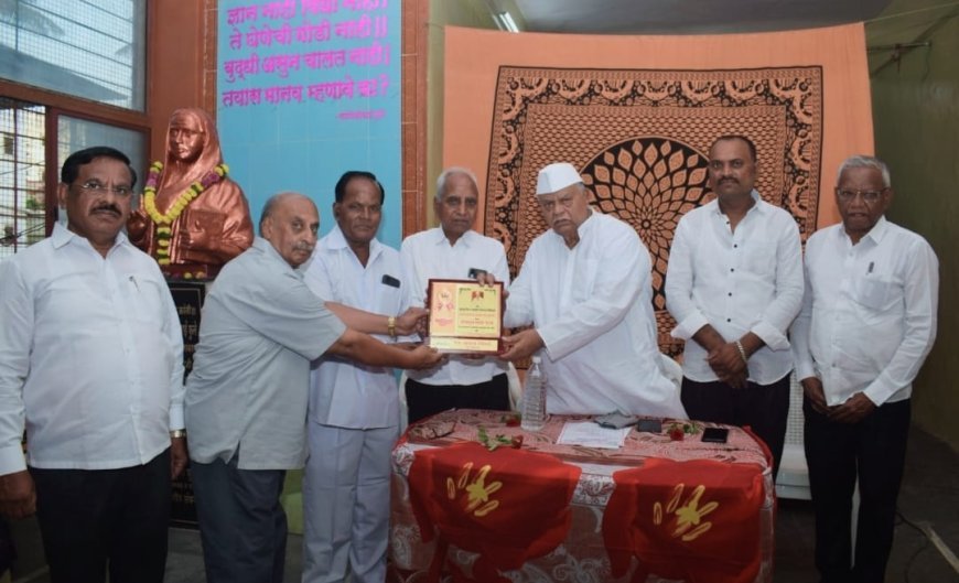 राजगुरूनगर येथे मैत्रीण ग्रुपकडून पुरस्कार प्रदान सोहळा आणि कवी संमेलन