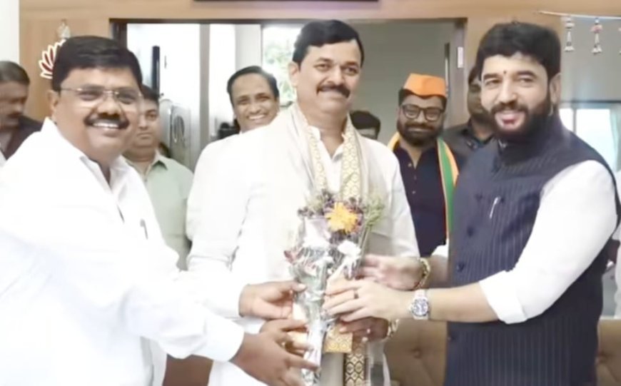 खेड तालुका खरेदी विक्री संचालकपदी निवडीबद्दल केंद्रीय मंत्री मुरलीधर मोहोळ यांच्या हस्ते अशोक मांडेकर यांचा सन्मान