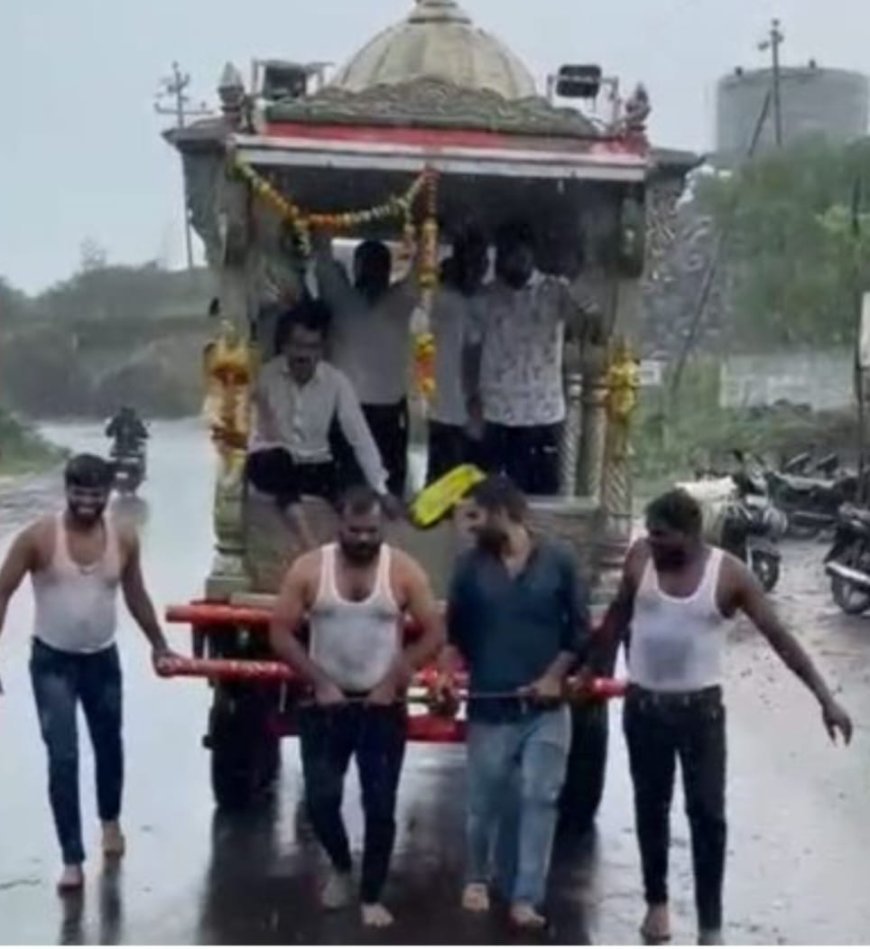 मुसळधार पावसात माऊलींच्या रथाची सराव चाचणी; पावसात रथ ओढण्याचा भाविकांमध्ये उत्साह