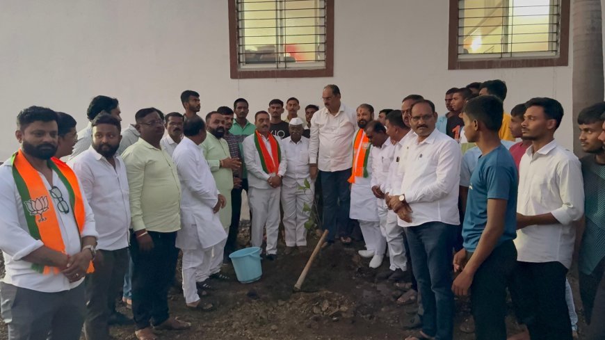 पर्यावरण वाचवा संदेश देत भाजप चाकण मंडलचे वृक्षारोपण