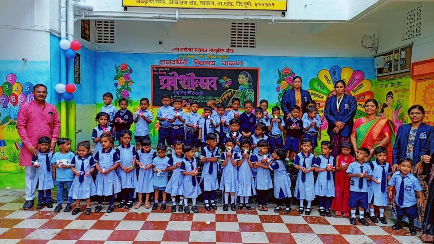 स्व.गुलाबराव गोरे शिक्षण संस्थेच्या वतीने विद्यार्थ्यांचे नाविन्यपूर्ण स्वागत