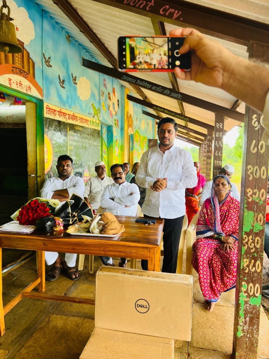 गडद जिल्हा परिषद प्राथमिक शाळेला मोफत संगणक