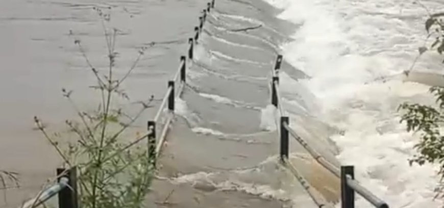 भामा आसखेड धरणातून मोठा विसर्ग सुरू;धामणे पूल पाण्याखाली;नागरिकांना सतर्कतेचे आवाहन