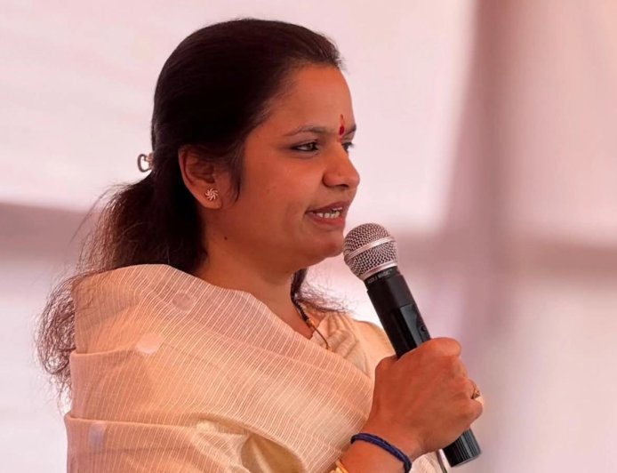 अजितदादांच्या आठवणीने विनयाताई गहिवरल्या; उलगडला दादांचा पारिवारिक प्रवास