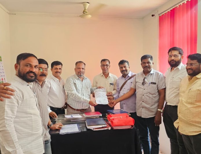 पुण्यातील राजकीय आंदोलनात पत्रकारांवरील  हल्ल्याच्या निषेधार्थ खेड तालुका पत्रकार संघाकडून निषेध