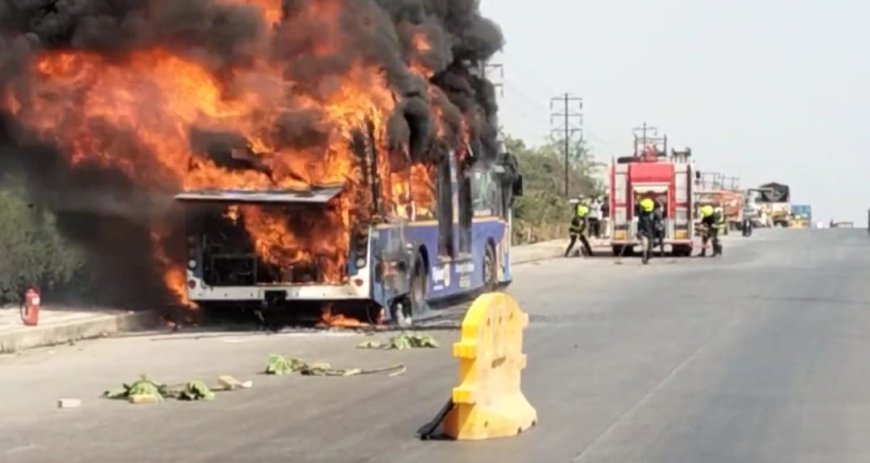 चाकण औद्योगिक वसाहतीत PMPML ची बस पेटली; ५० प्रवाशांचे प्रसंगावधानाने प्राण वाचले