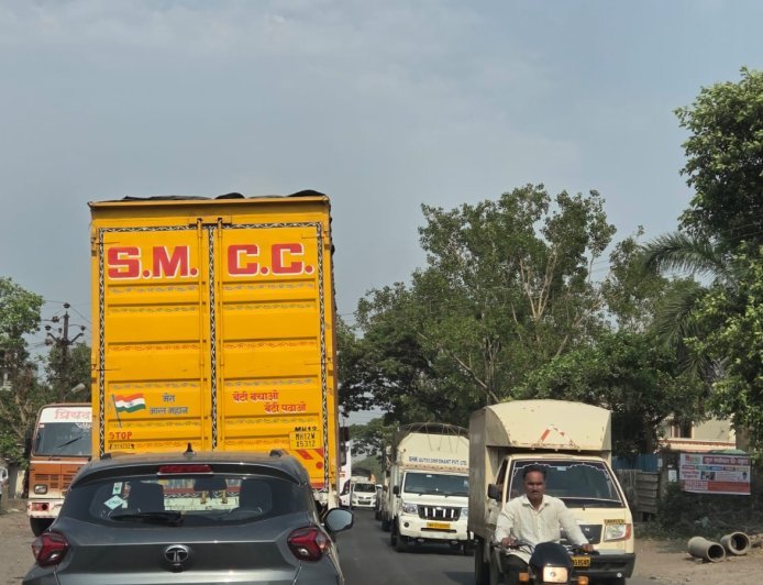 सामाजिक | आंबेठाण येथे रस्ता दुरुस्तीसाठी दोन दिवस वाहतूक बंद;पर्यायी मार्गांचा वापर करण्याचे आवाहन