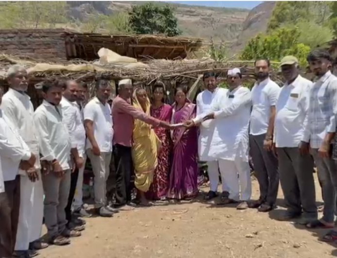 सामाजिक | मतदारसंघाच्या सीमा ओलांडून 'विजय दादां'ची माणुसकी;गरजू आदिवासी माऊलीला 'समर्थ फाउंडेशन'चा मोठा आधार