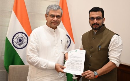 "पुणे नाशिक रेल्वे जुन्याच मार्गाने व्हावी" खासदार डॉ.अमोल कोल्हे यांची रेल्वेमंत्र्यांकडे आग्रही मागणी