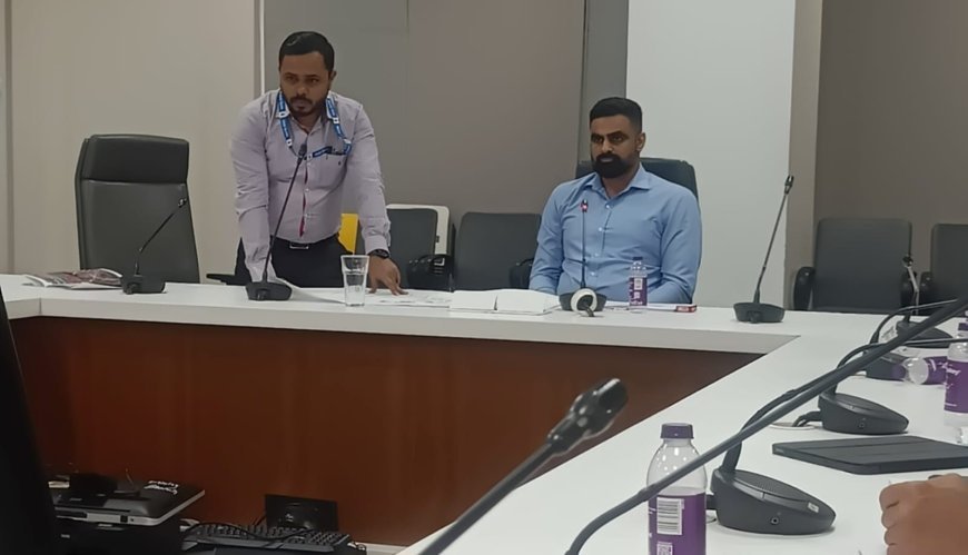 चाकण एमआयडीसी परिसरातील सर्व रस्ते २५ ऑगस्टपर्यंत खड्डेमुक्त करा - जिल्हाधिकारी जितेंद्र डुडी यांचे निर्देश