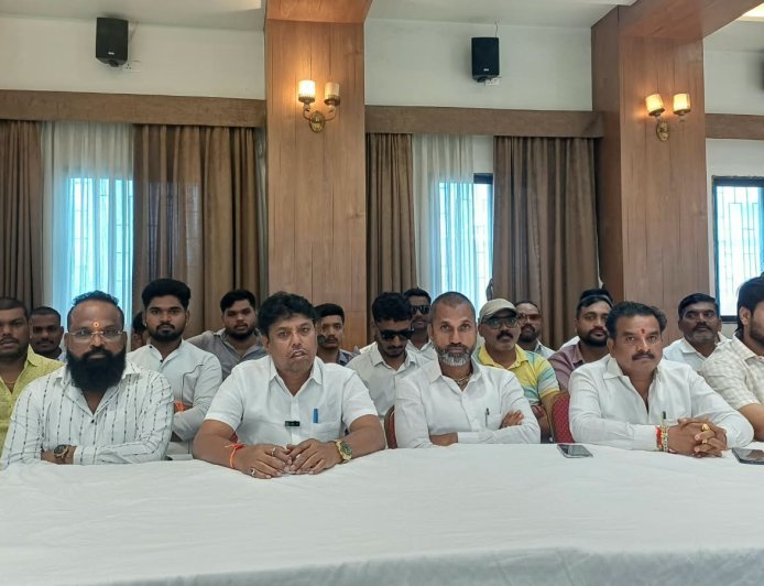 वाघजाईनगरच्या खड्डेमय रस्त्याला प्रशासन हादरले